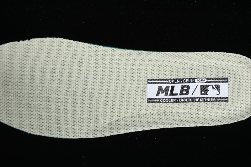 MLB Chunky Classic Base New York Yankees Lightweight Platform Casual Sneakers - 3ASXCCB4N07CRS
