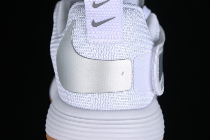 Nike HyperSet Lightweight Low-Top Training Basketball Shoes with React Foam and Flywire - DJ4473-100