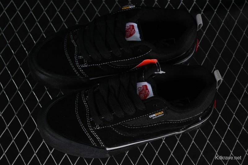 Vans Knu Skool Low Top Retro Casual Vulcanized Slip-On Shoes in Black - VN000CRPBMA