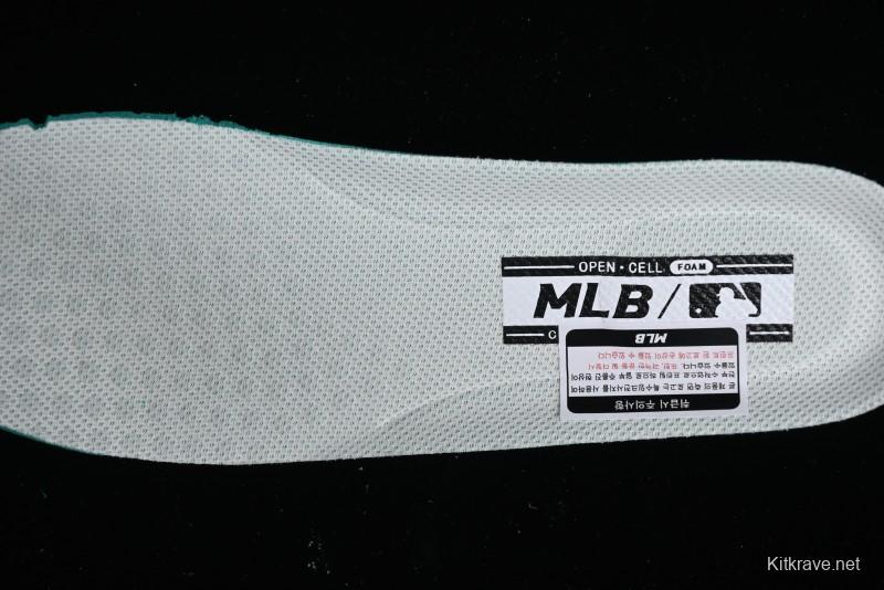 MLB Chunky Liner Basic New York Yankees Thick Sole Casual Sneakers with 6cm Height Increase - 3ASXCA12N43RDS