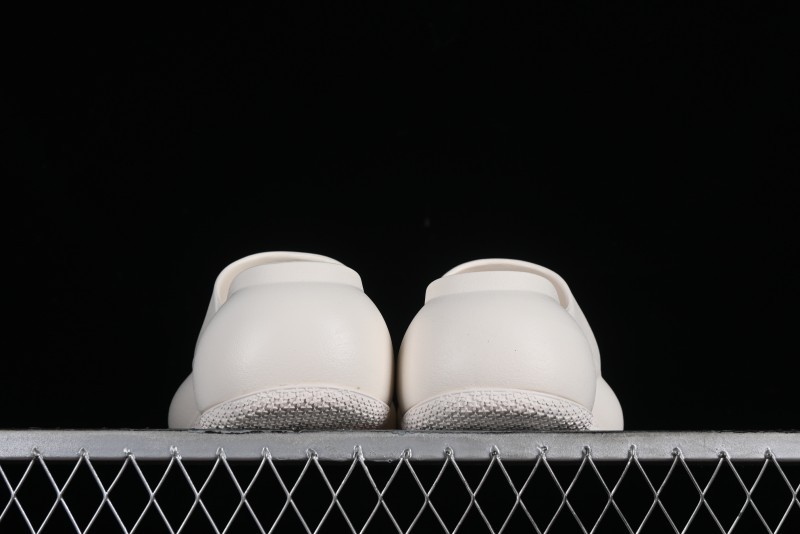 SMFK COMPASS Embossed One-Piece Platform Slides - E9066