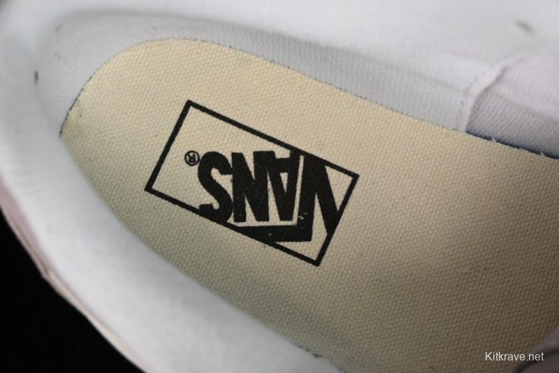 Vans Classics Knu Skool Retro Chunky Tongue Sneakers with Enlarged Toe and Breathable Mesh - VN000CRP0L08