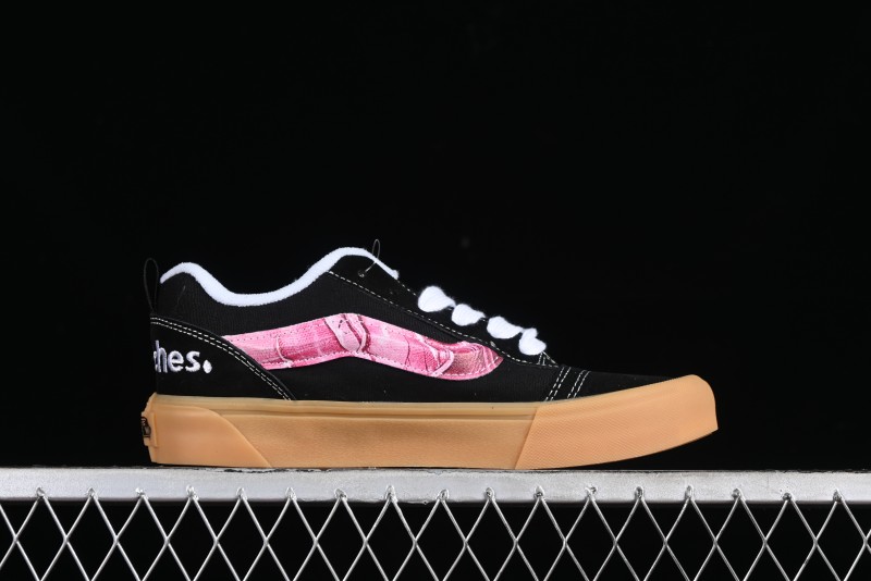 Vans Classics Knu Skool Vulcanized Skate Shoes in Black & Pink - VN0014QC0BV