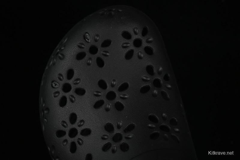 Crocs Classic Clog Two-Way Beach Sandals with Ventilation Holes - B.D4