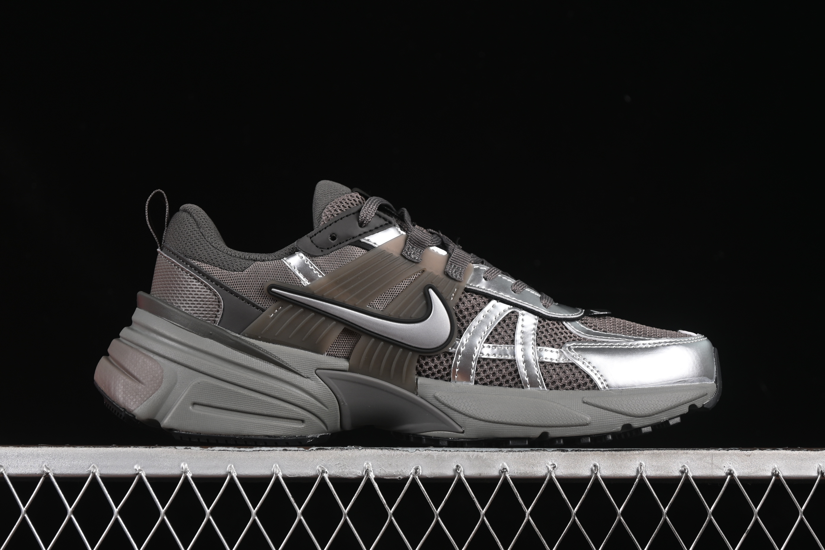 Nike V2K Run Cushioned Anti-Slip Retro Low-Top Running Shoes - HQ1678-200