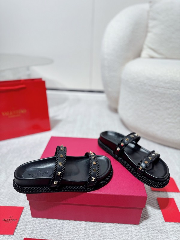 2025 Women Valentino Black Leather Slippers Studded LY00250