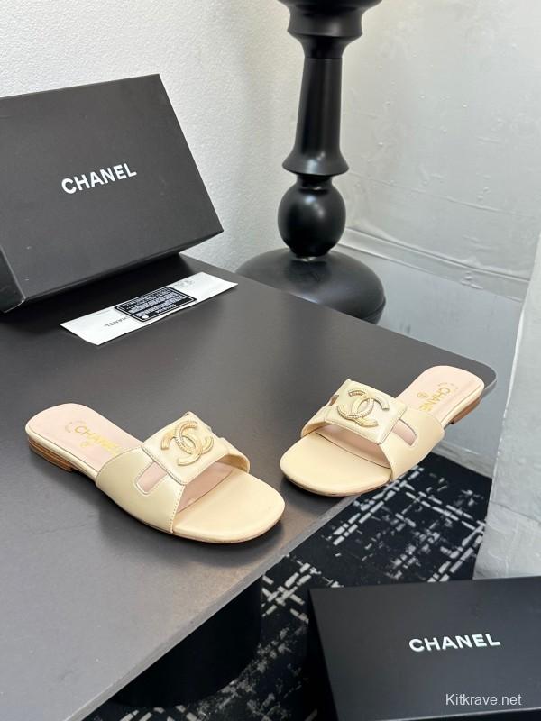 2025 Slippers Chanel Beige Leather Slippers