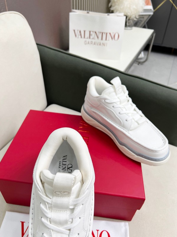 2025 Unisex Valentino White Leather Sneakers RUNBOOT LY00390