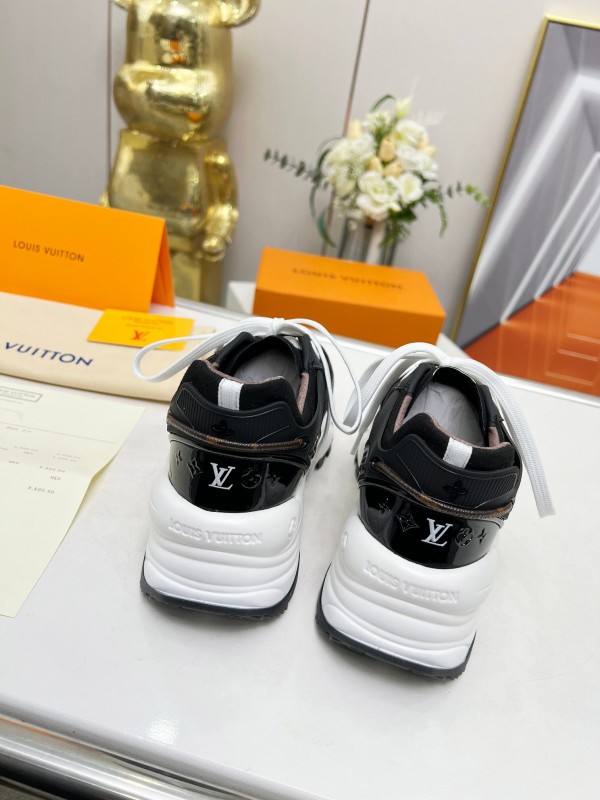 2025 Unisex Louis Vuitton Black White Mesh Leather Sneakers Monogram LY00340