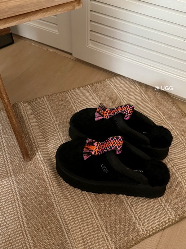 2024 UGG Black Suede Slippers Woven Tassel MJ00230