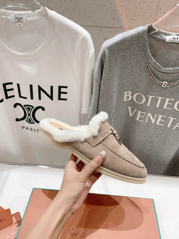 2024 Slippers LP Beige Suede Shearling