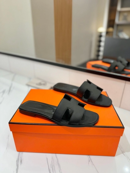 2025 Women Hermès Black Leather Slippers