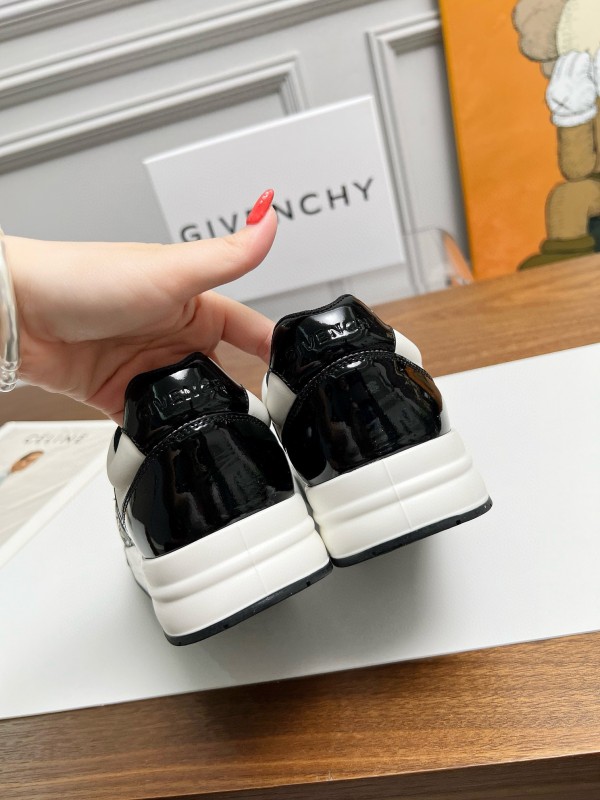 2024 Unisex Givenchy Black White Silk Calfskin Low Top Running Sneakers MJ00380