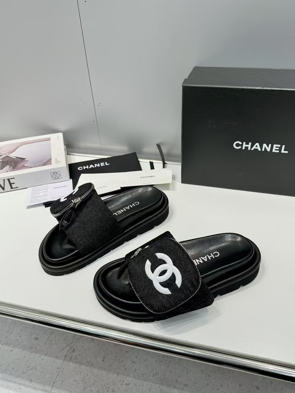 2025 Slippers Chanel Black Fabric Slippers