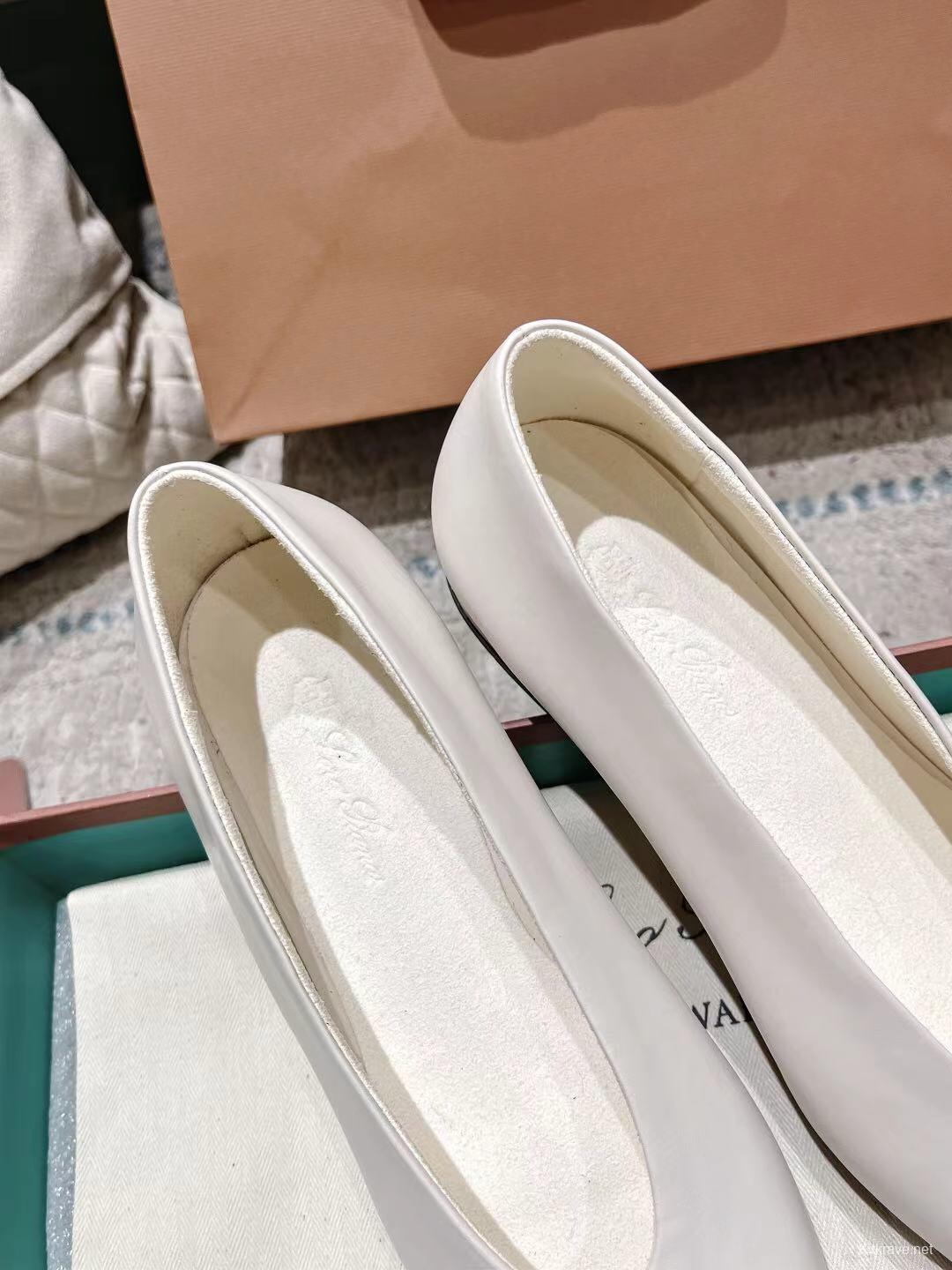 2025 Women LP White Leather Ballet Flats LY00320