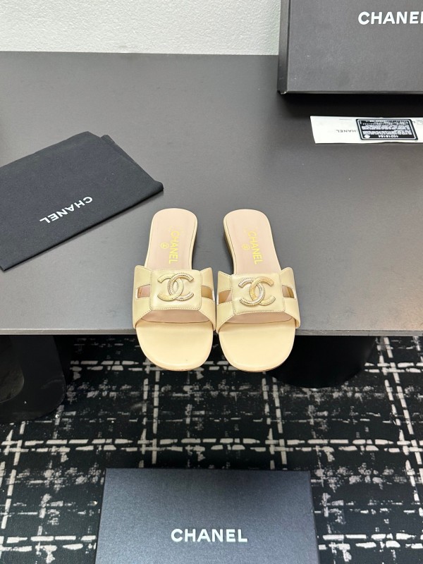 2025 Slippers Chanel Beige Leather Slippers