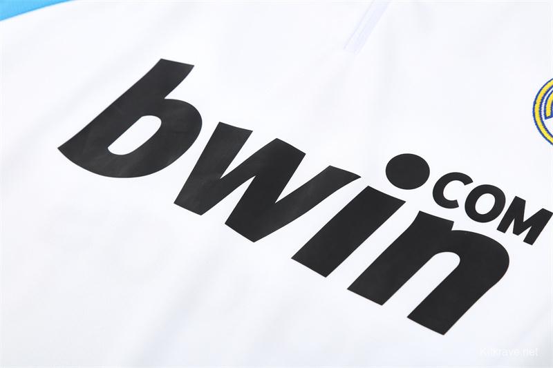 Retro 09/10 Real Madrid White Half Zipper Jacket