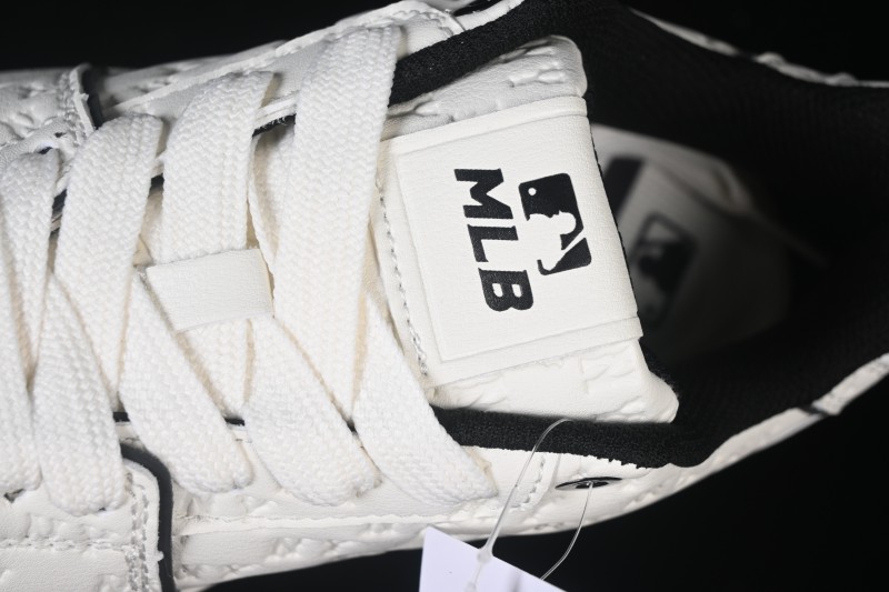 New York Yankees Bigball Chunky Embo Monogram Height Increasing Thick Sole Casual Sneakers - 3ASXE035N50CRL