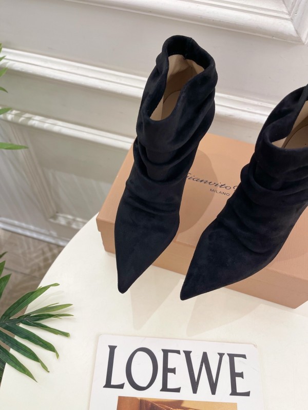 Gianvito Rossi Fall Winter 2025 GR Pointed Toe Retro Pleated High Heel Ankle Boots - KFY00340