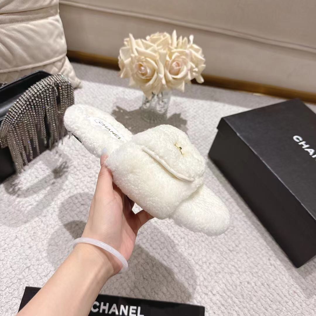 Chanel 2025/SS Lock Buckle Butterfly Slippers - LY00250
