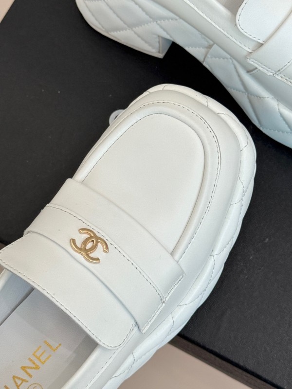 Chanel 25K Fall/Winter New Double C Platform Loafer Shoes with Waterproof Platform - KFY00320
