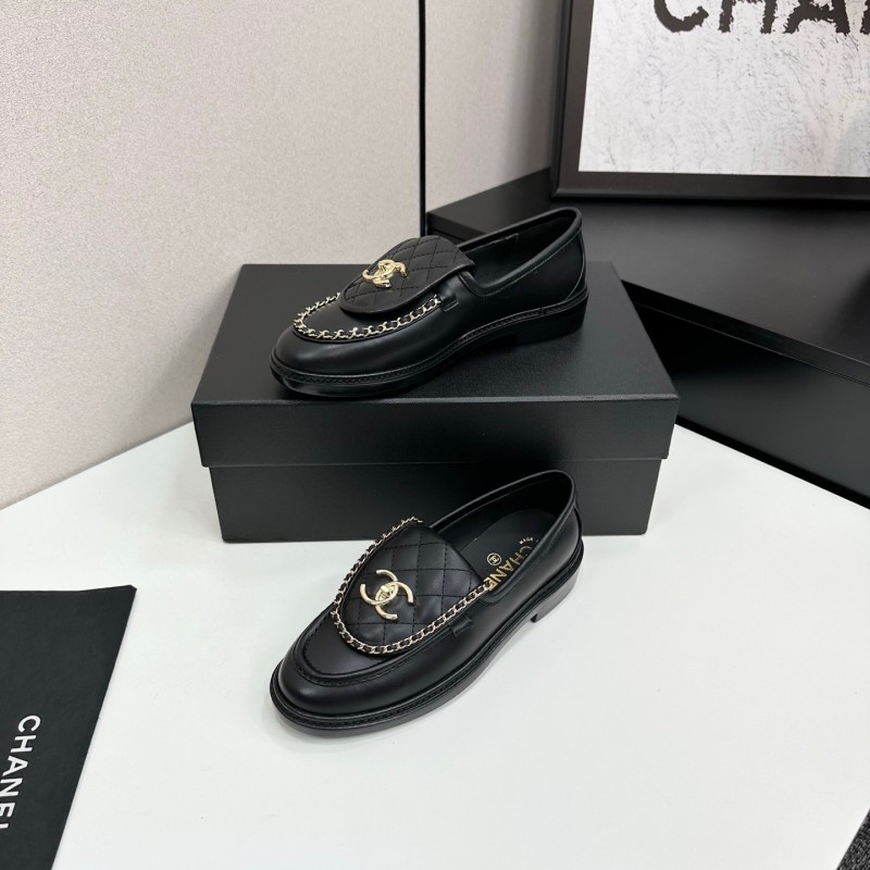 Chanel Classic Flap Chain CC Loafers with Buckle Closure - LY00320