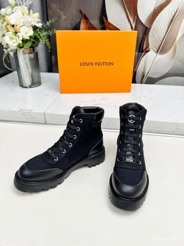 Louis Vuitton Territory Flat Boots with LV Circle Logo and Rubber Outsole - LY00310