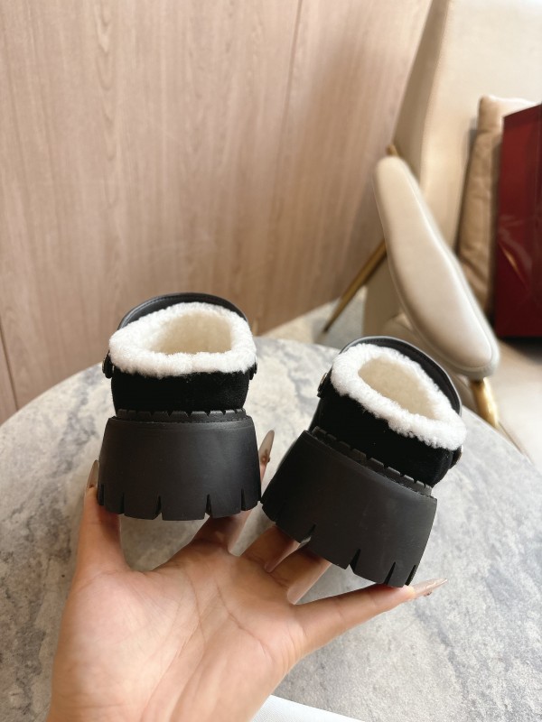 Gucci Mule Shoes with Horsebit Detail and Suede Wool Upper - LY00320