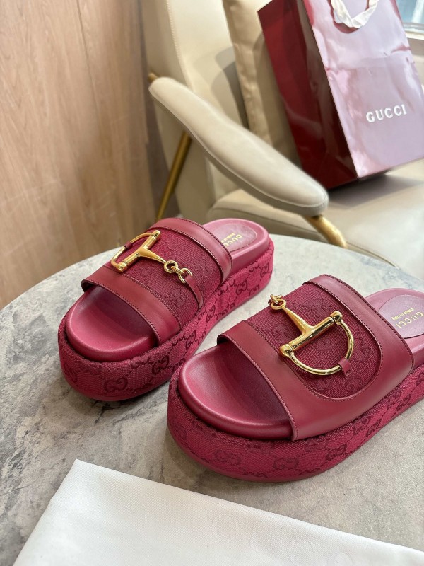 Gucci Women's Sandals with Iconic Horsebit Detail and Gold Hardware - LY00270