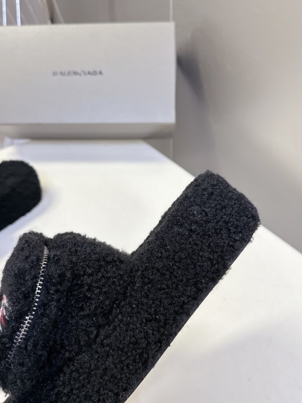Balenciaga 2025/SS Couple Edition Coca-Cola Logo Furry Slippers - KFY00230
