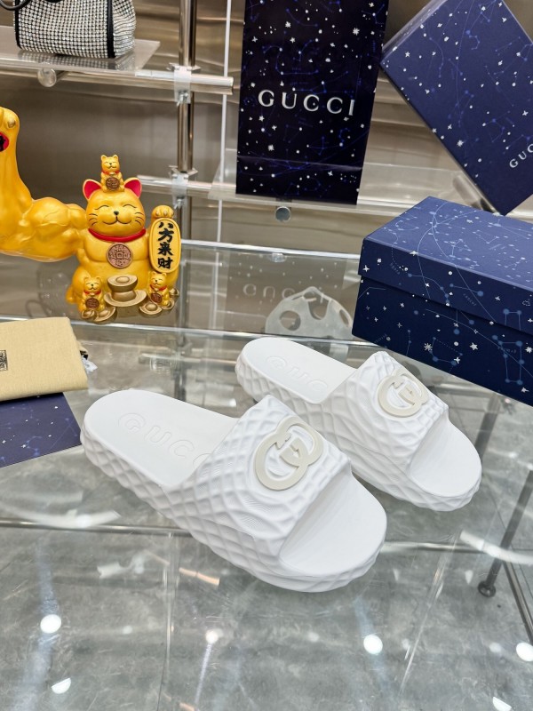 Gucci Lido Interlocking G Textured Rubber Sandals for Men - AS00170