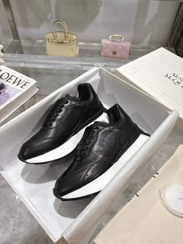 Alexander McQueen Sprint Unisex Sneakers with Seal Logo - LY00