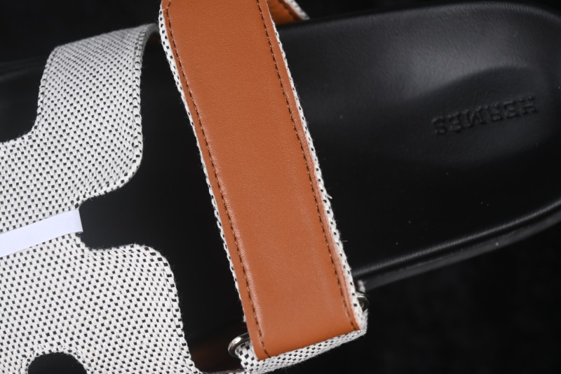 Hermes Chypre Flat Sandals with Toe Loop Design - AJE5