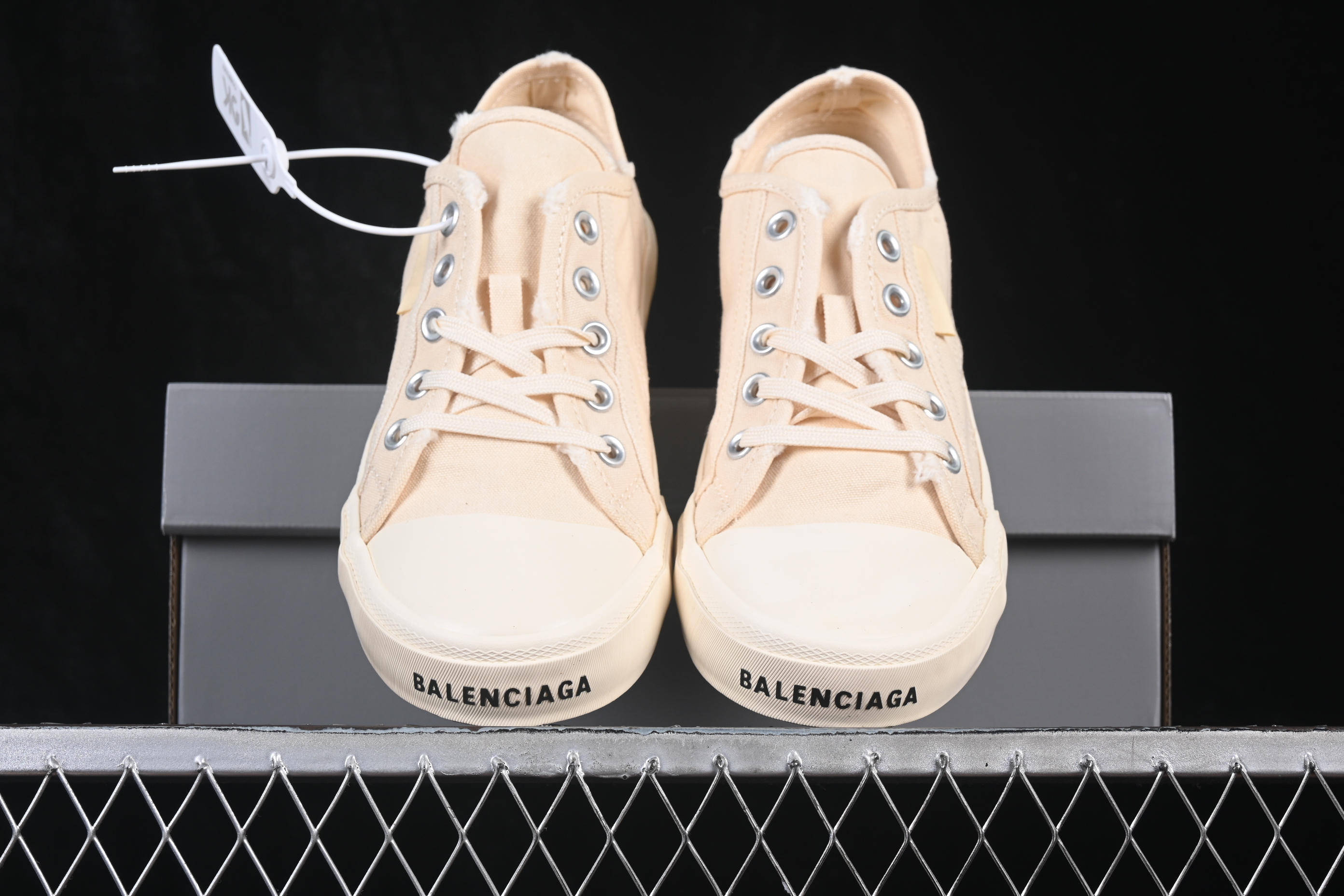 Balenciaga Paris Low Top Lace-Up Distressed Casual Half-Slip Sneakers W3RC49092