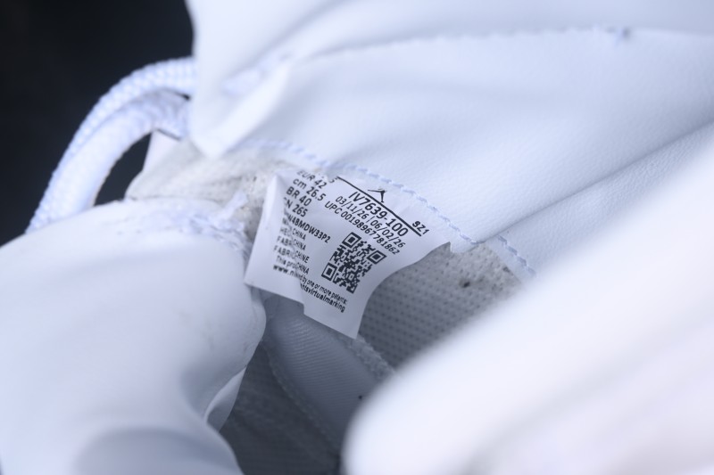 Comme des Garçons x Nike Air Jordan 11 White Sneakers - IV7639-100