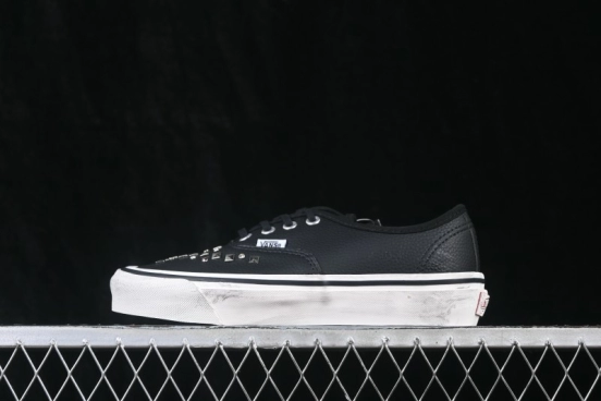 Vans Authentic 44 Low Top Skateboard Shoes - VN000D9NBLK