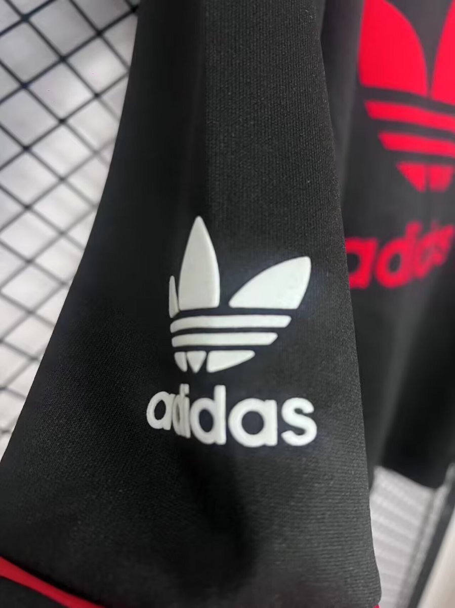 26/27 Manchester United Black Adidas Originals Bringback 90/92 Sweatshirt